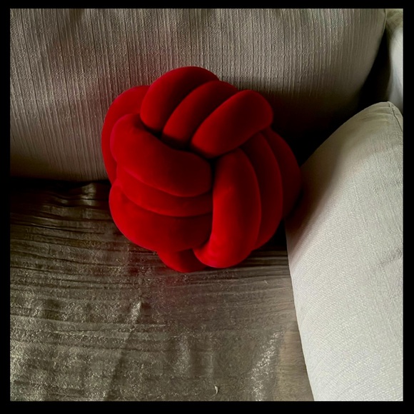 Knot Ball Pillow - Red - Picture 1 of 1